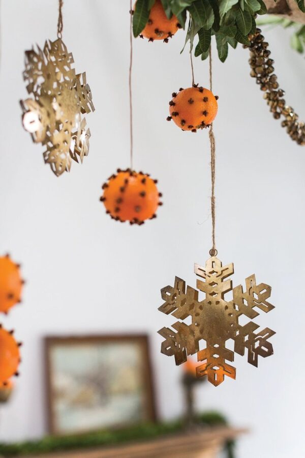 GOLD METAL SNOWFLAKE ORNAMENT - Imagen 2